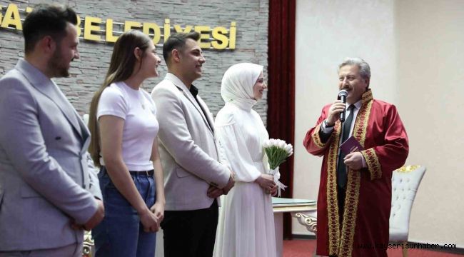 Başkan Palancıoğlu, genç çifte sürpriz yaparak nikâhlarını kıydı