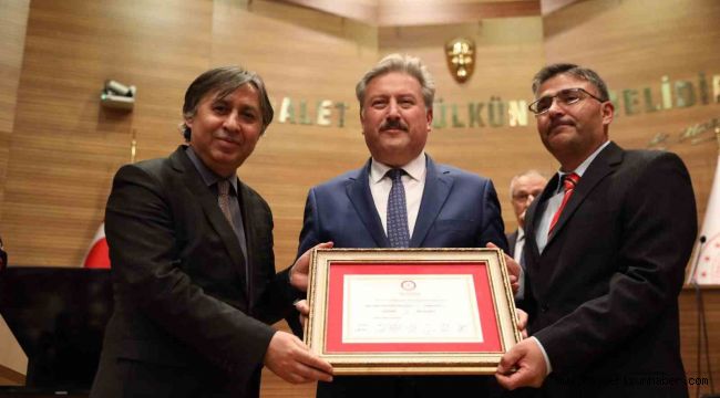 Başkan Palancıoğlu mazbatasını aldı