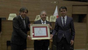 Başkan Yalçın mazbatasını aldı