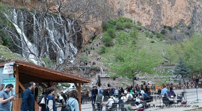 Büyükkılıç: "Kapuzbaşı Şelalelerimiz ziyaretçi akınına uğruyor"