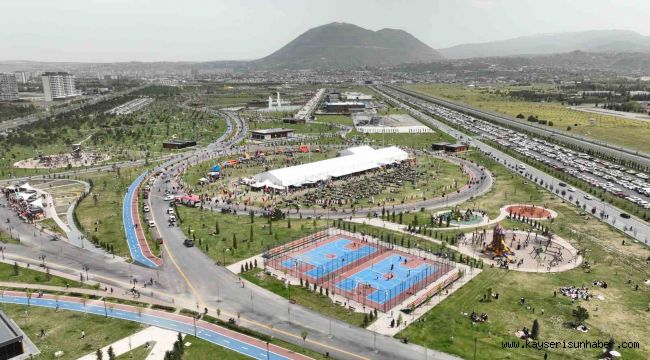 Büyükkılıç'ın çocuklara 23 Nisan armağanı 'Çocuk Kitap Fuarı ve Şenliği' doldu taştı