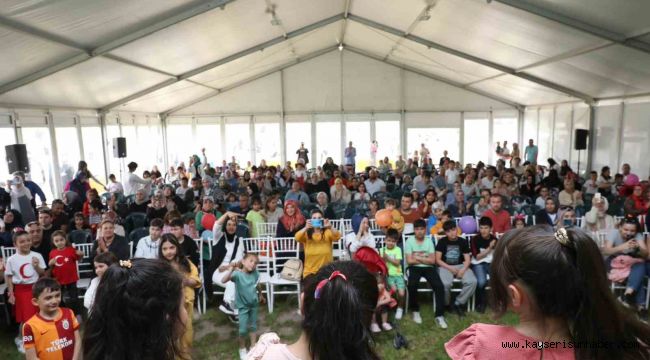 Büyükşehir'in Çocuk Kitap Fuarı ve Şenliği'nde çocuklar hem eğleniyor hem öğreniyor
