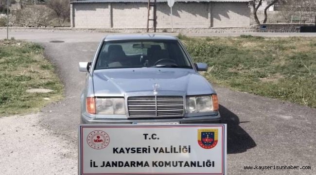 Çalıntı otomobilden uyuşturucu ele geçirildi: 2 gözaltı