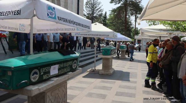 Canlı yayın yaparken kamyon çarpması sonucu hayatını kaybeden sosyal medya fenomeni toprağa verildi