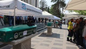 Canlı yayın yaparken kamyon çarpması sonucu hayatını kaybeden sosyal medya fenomeni toprağa verildi