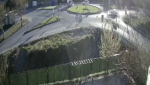 Dikkatsizlik kazaya neden oldu; Çarptığı minibüsü devirdi