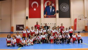Fabrika Voleybola ilgi büyük