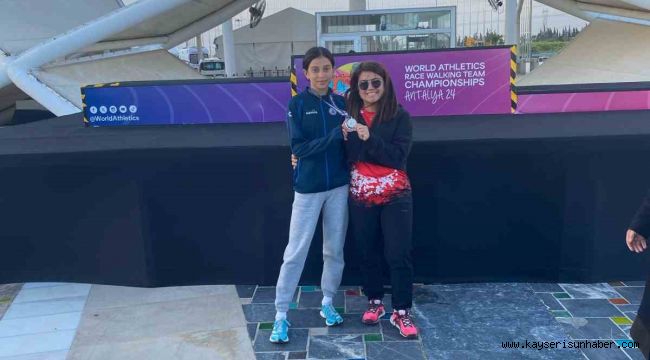 Hayrunnisa Ceyhan gümüş madalya kazandı