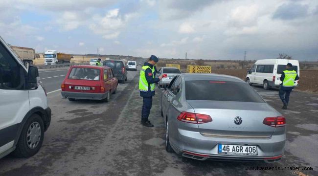 Jandarmanın trafik denetimleri devam ediyor