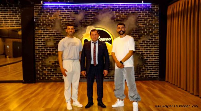 Kabakcı'dan halk oyunları ekibine tebrik