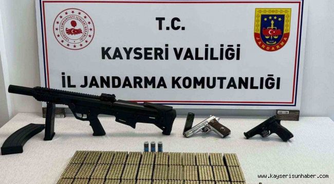 Kaçak silah ticareti yapan şahıs jandarmadan kaçamadı