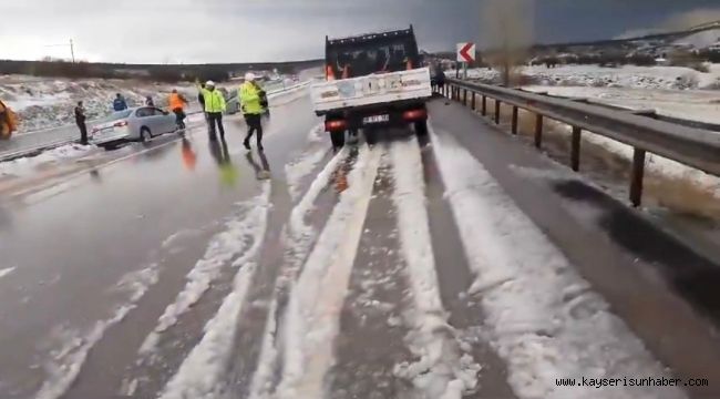 Kayseri'de dolu kazalara sebep oldu, karayolu ulaşıma kapandı