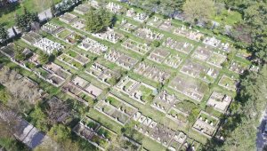 Kayseri'de mezarlıklar bayrama hazır