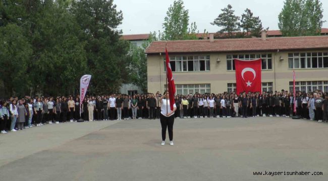 Kayseri'de öğrenciler Mareşal Fevzi Çakmak'ı andı