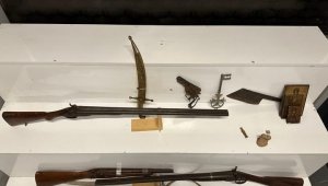 Kayseri'de tarihi eser operasyonu: haç motifli anahtar ele geçirildi