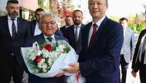 Kırgızistan Ankara Büyükelçisi Kazakbaev'den Başkan Büyükkılıç'a ziyaret