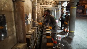 Melikgazi Belediyesi'nden gece temizlik mesaisi