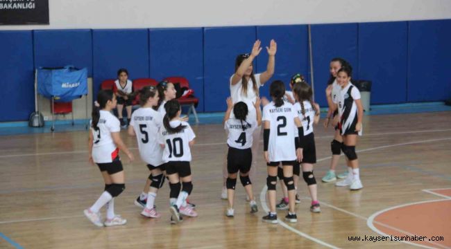 Mini Voleybol Şenliği başladı
