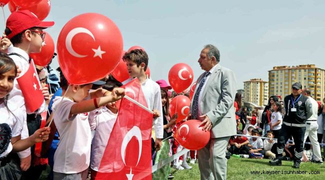 Talas'ta 23 Nisan coşkusu alanlardan taştı