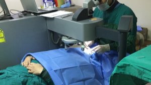 Uzmanından 'excimer lazer' tavsiyesi: "Kendi gözlerinizle görmeniz hiç de uzak değil"