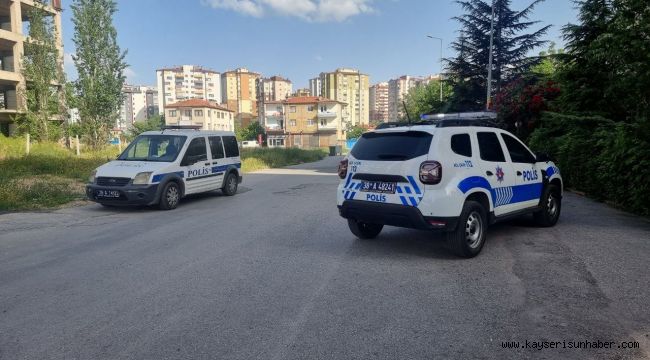 Boşanma aşamasındaki eşinin yüzünü cam parçasıyla kesti