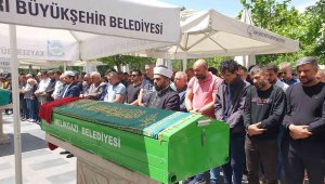 Feci kazada hayatını kaybeden öğretmen Kayseri'de toprağa verildi