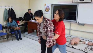 Kayseri'de öğretmenlere "Heimlich manevrası" eğitimi