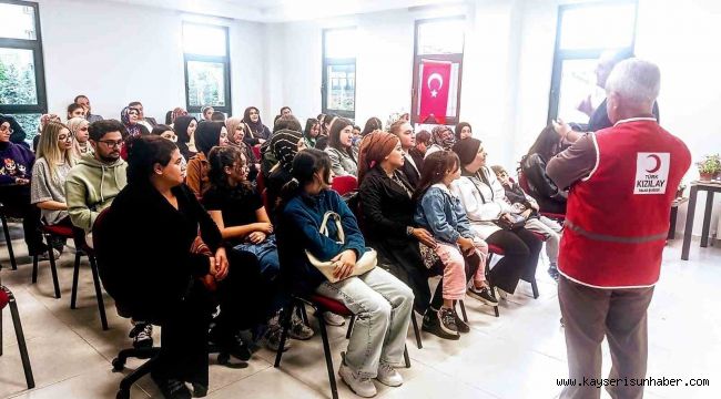 Kızılay'dan öğrencilere destek devam ediyor