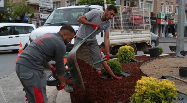 Melikgazi'de kavşaklar güzelleşiyor
