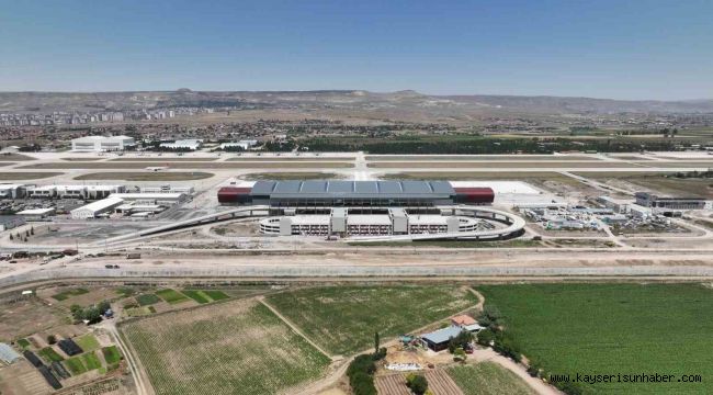 Nisan'da Kayseri Havalimanı'nda 215 bin 236 yolcuya hizmet verildi