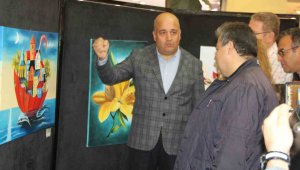 Sağlık çalışanlarının el emeği yağlı boya eserleri görücüye çıktı