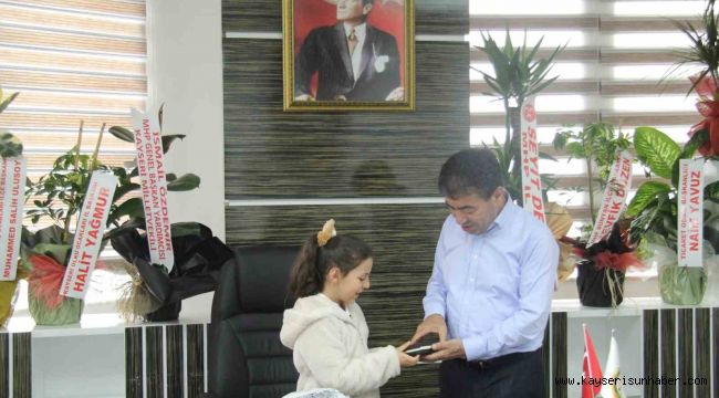 Şehit kızından Başkan Metin'e anlamlı hediye