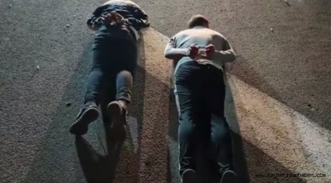 Nakliye kamyonunda silah ele geçirildi: 2 gözaltı