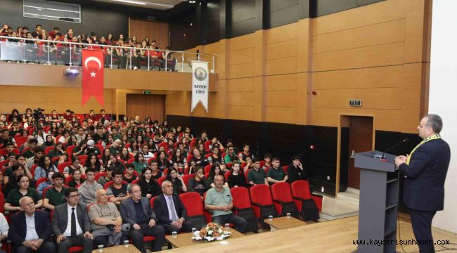 Rektör Prof. Dr. Altun, Kayseri Lisesi'nde öğrenciler ile bir araya geldi