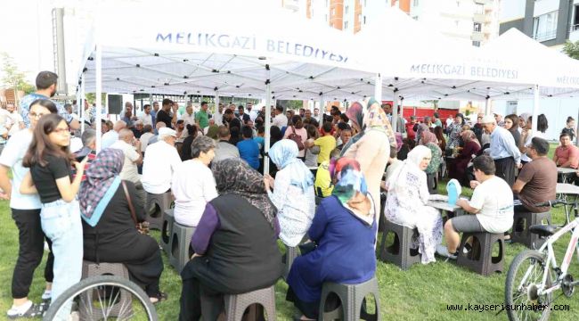 'Mobil Başkan' durak durak gezmeye devam ediyor