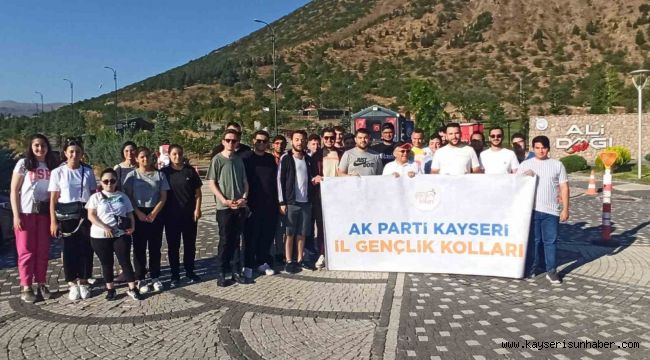 Başkan Büyükkılıç'tan gençlerle Ali Dağı'nda sabah yürüyüşü