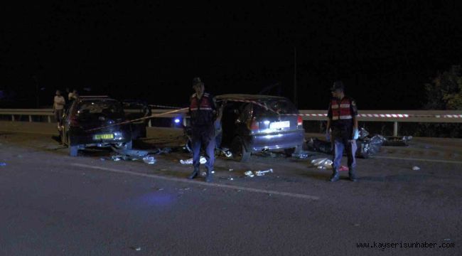 Trafik kazası anne ve babayı 3 çocuğundan ayırdı