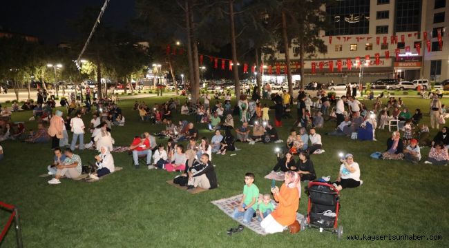 Vatandaşlar sinema günleri ile rengarenk bir akşam yaşadı