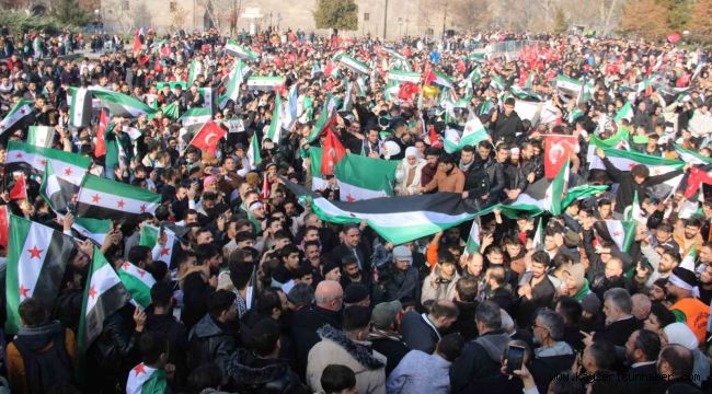 Kayseri'deki Suriyeliler özgürlüğü kutluyor