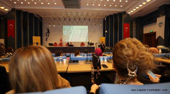 Öğretmenlere 'Akıllı şehir ve gelecek' anlatıldı