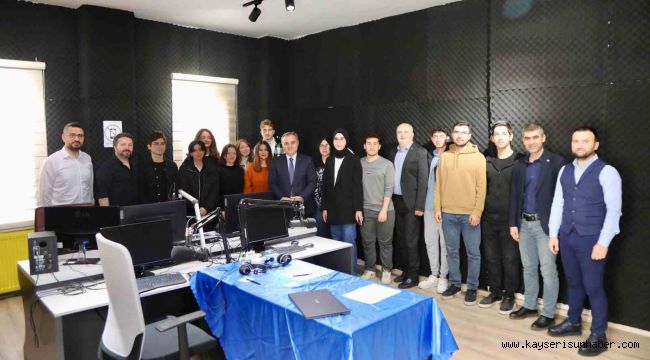 Rektör Prof. Dr. Altun, Üniversite FM'e canlı yayın konuğu oldu