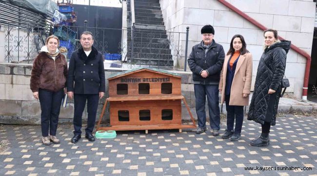 Bünyan'da sokak hayvanları için kulübeler yerleştirildi