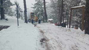 70 mahalle yolunu ulaşıma açan büyükşehir, kırsalda kapalı yol bırakmadı