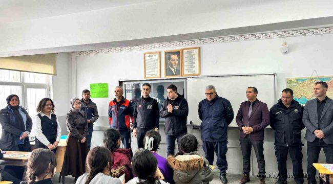 AFAD ekipleri çocukları sevindirdi