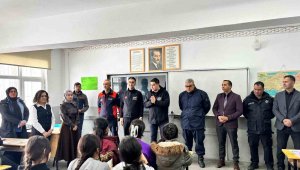 AFAD ekipleri çocukları sevindirdi