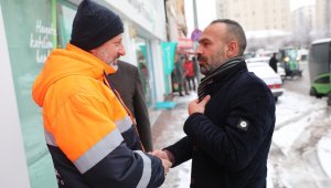 Başkan Çolakbayrakdar: "Yoğun kar yağışına karşı 3 vardiyalı 24 saat çalışıyoruz"