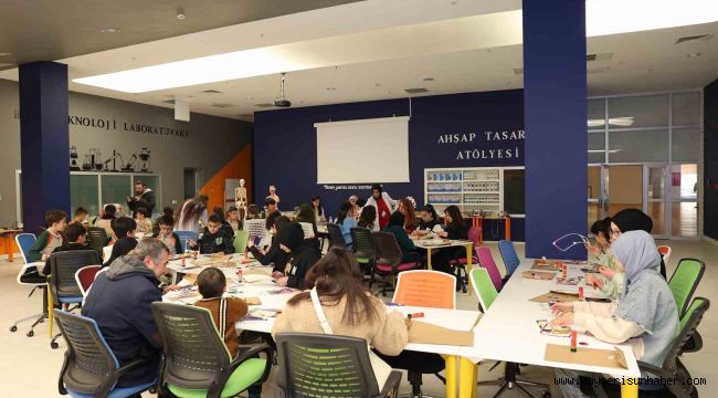 Bilim Merkezi, öğrencileri bilimle tanıştırmaya devam ediyor