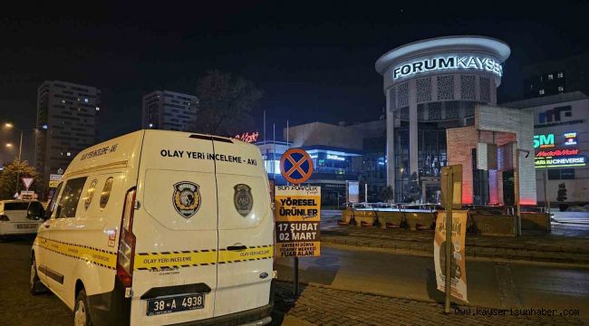 Forum AVM'nin bahçesindeki kavga kanlı bitti: Anne ve 2 kızı bıçaklandı