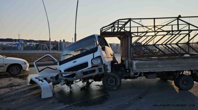 Kamyonet ile sivil polis aracı çarpıştı: 1 polis ağır yaralandı