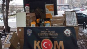 Kayseri'de 103 bin 950 dal doldurulmuş makaron ele geçirildi